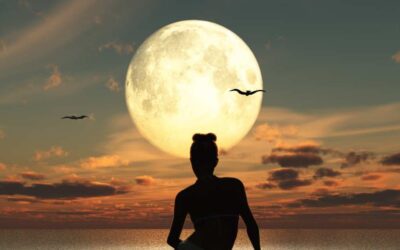 Tanker ved fuldmåne om balancering af sol og måne-energi med yoga